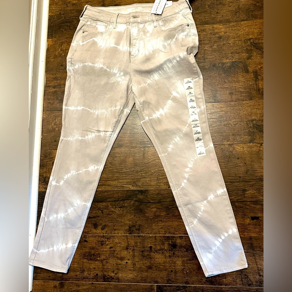 New! Old Navy Super Skinny Rockstar jeans- Size XL. Tan and White Tie-dye